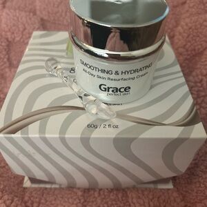 Grace Silver Smoothing & Hydrating Moisturizer